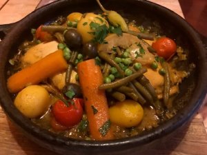 ‘ VEGETARISCHE TAJINE SCHOTEL (EVENTUEEL VERKRIJGBAAR MET VIS, VLEES, KIP)